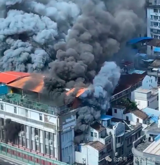 無錫廣州荔灣區開展批發市場消防整治工作之際,龍城服裝城起火致一人亡!